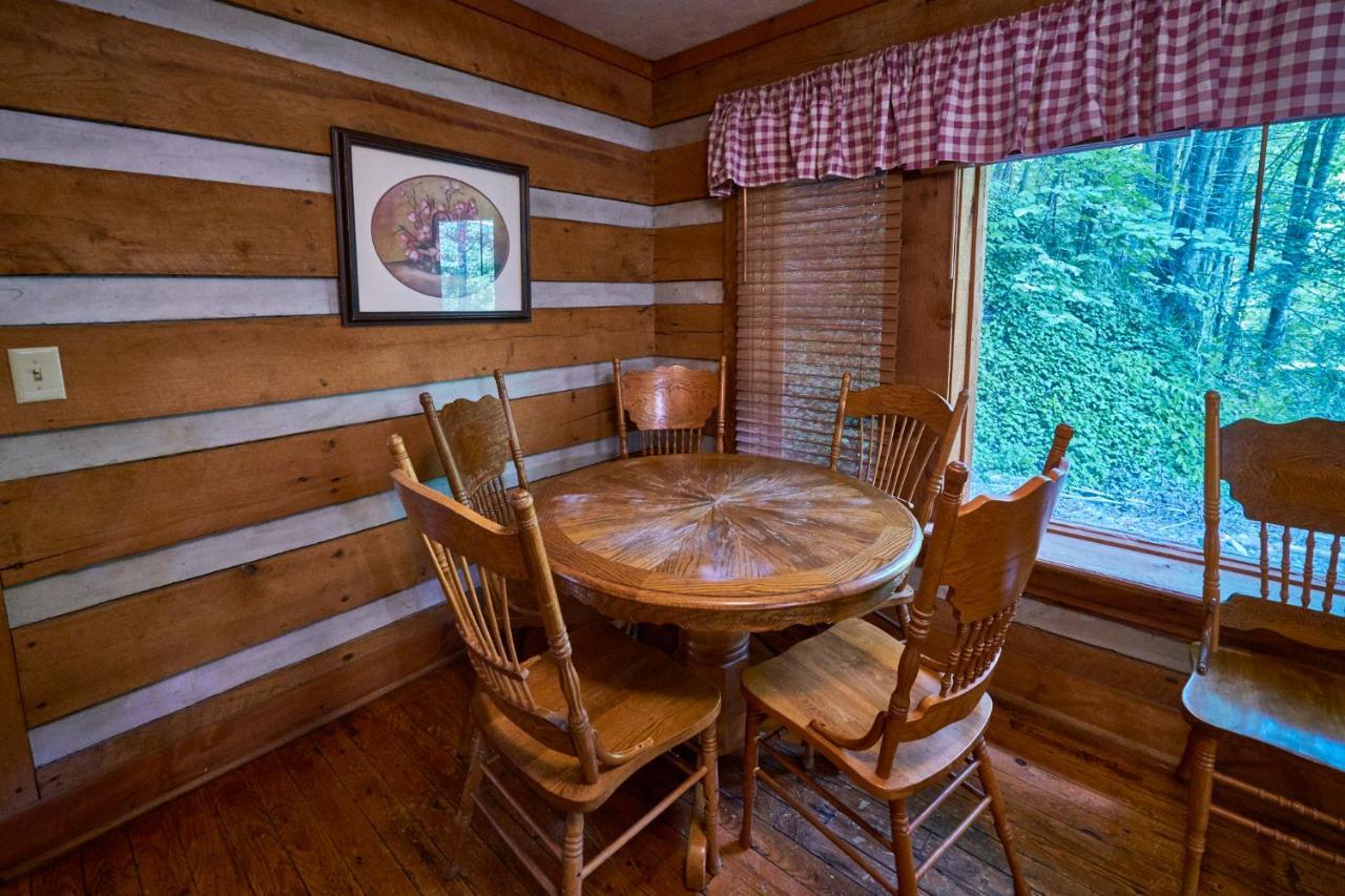 A Cabin In The Woods Villa Pigeon Forge Bagian luar foto