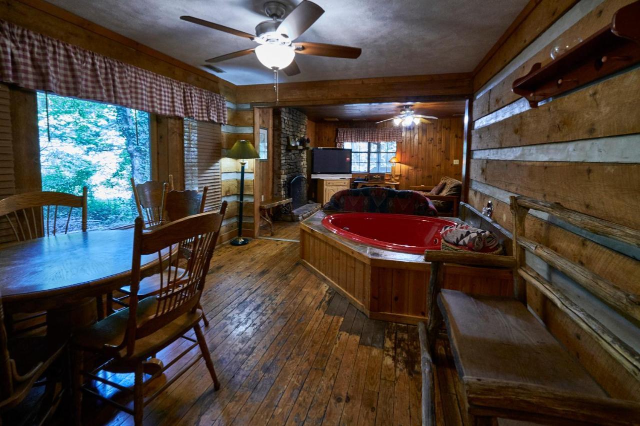 A Cabin In The Woods Villa Pigeon Forge Bagian luar foto