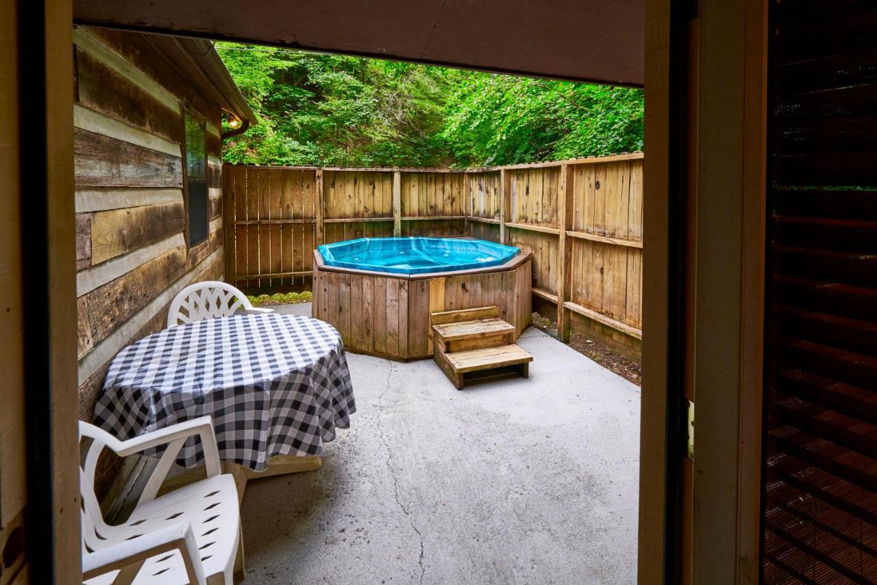 A Cabin In The Woods Pigeon Forge Bagian luar foto