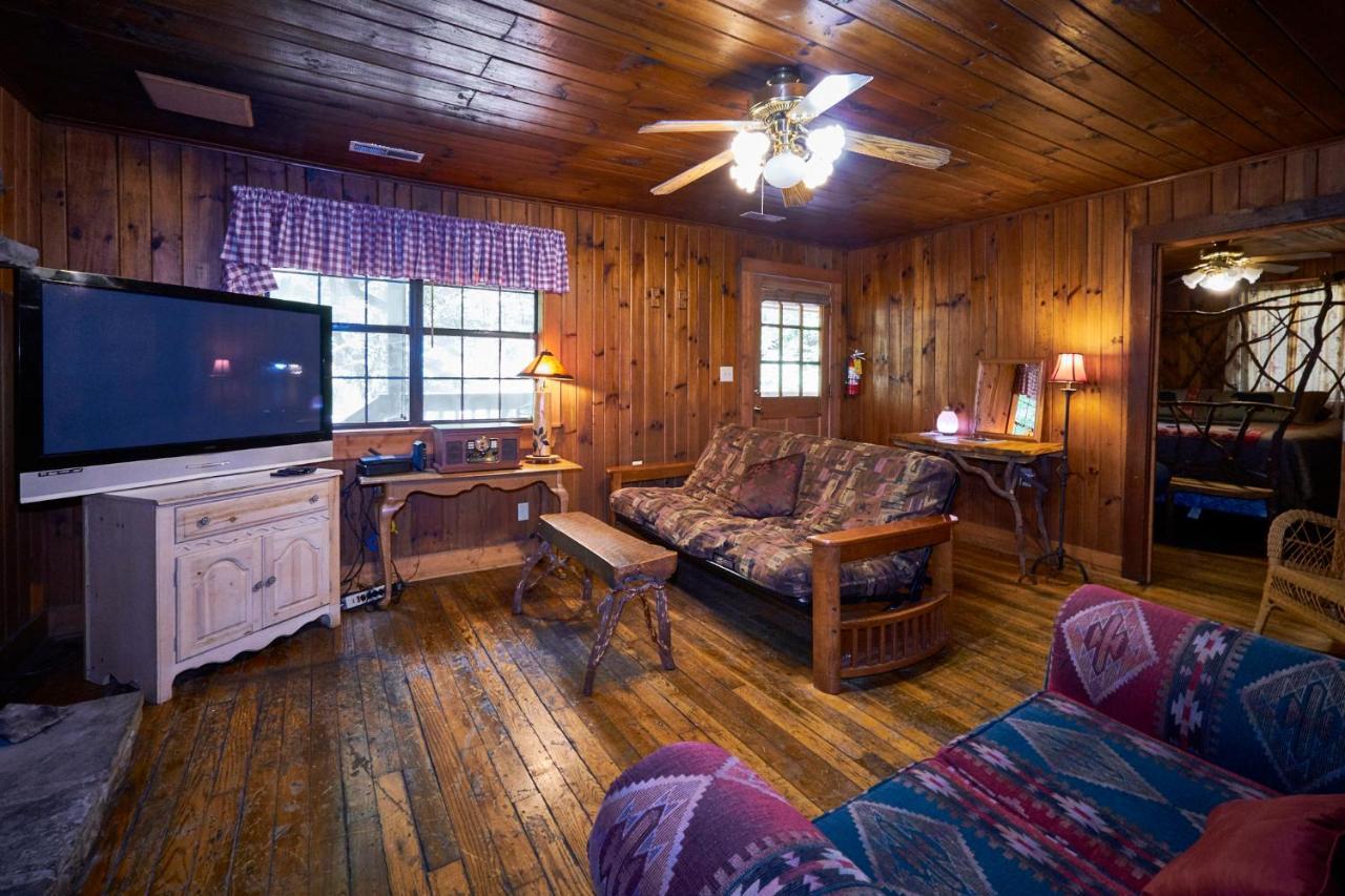 A Cabin In The Woods Villa Pigeon Forge Bagian luar foto