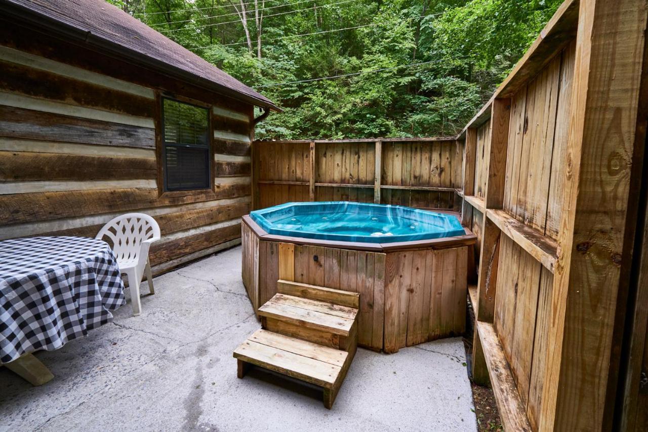 A Cabin In The Woods Villa Pigeon Forge Bagian luar foto