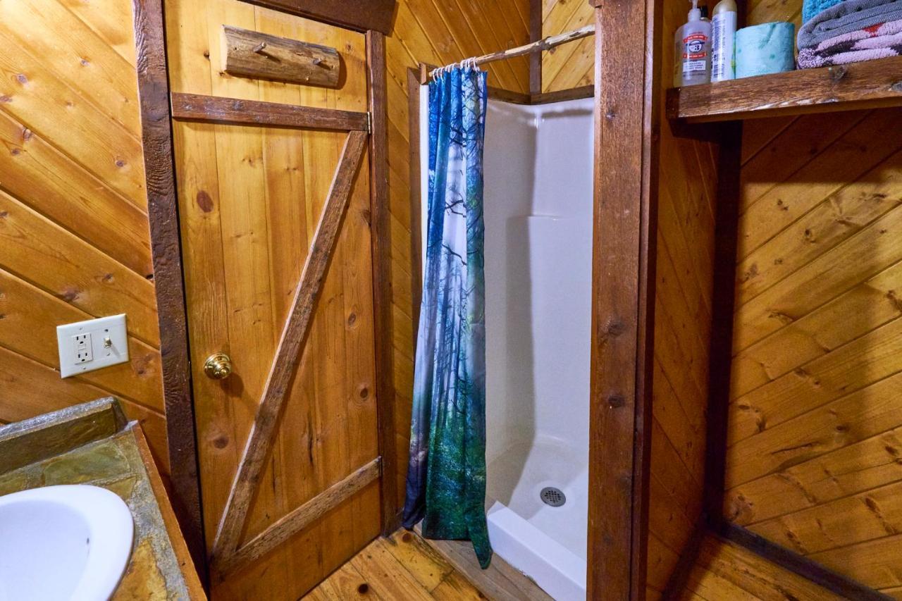 A Cabin In The Woods Pigeon Forge Bagian luar foto