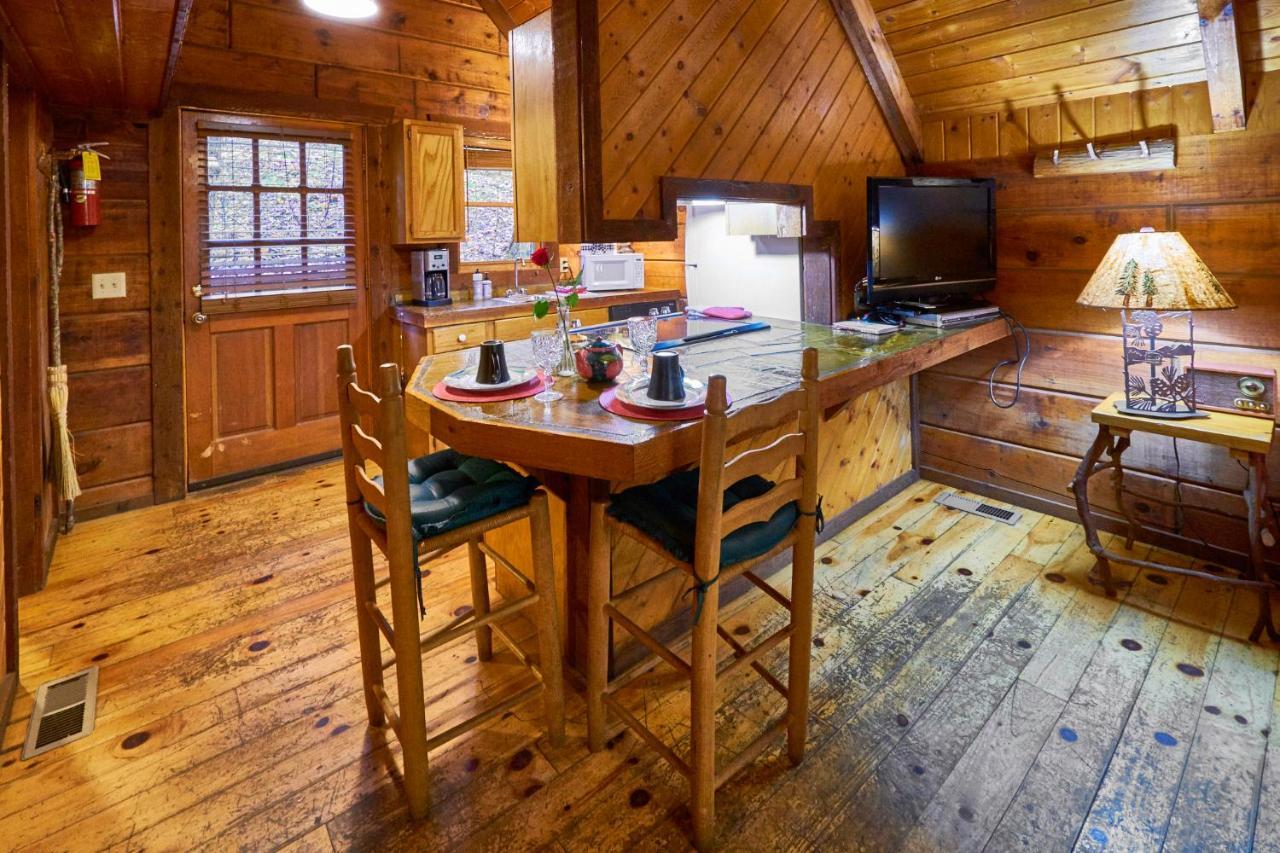 A Cabin In The Woods Villa Pigeon Forge Bagian luar foto